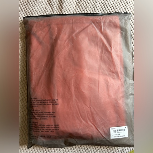 fear of god ESSENTIALS men’s relaxed crewneck sweatshirt coral pink NWT - Picture 3 of 8